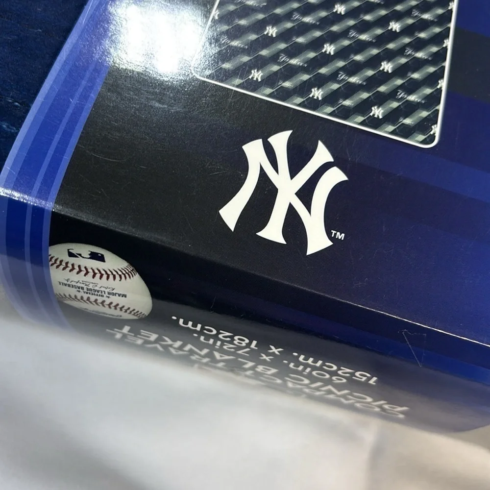 MLB New York Yankees Hexagon Stripe Picnic Blanket 60x72” travel blanket